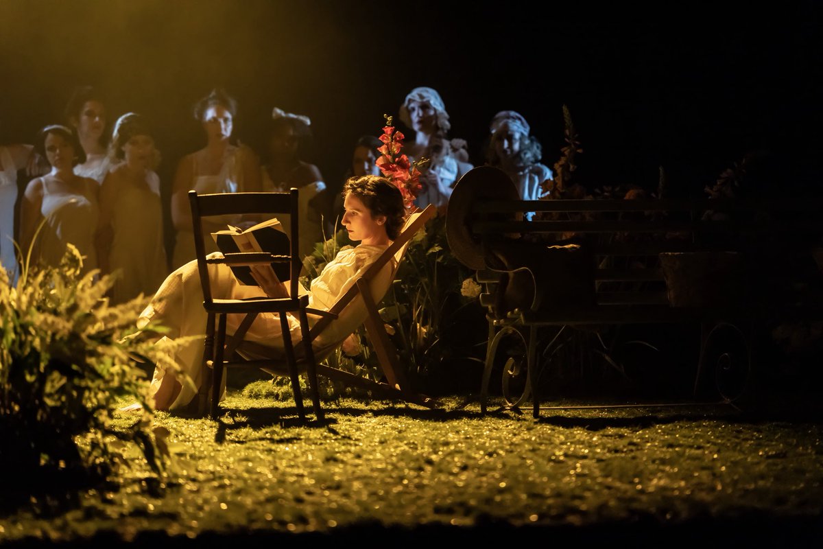 NimaxTheatres's tweet image. Imelda Staunton and her daughter Bessie Carter take to the stage in @MrsWarrenPlay 🧡
Here’s you first look at the real life mother and daughter duo onstage 👇
📸 Johan Persson