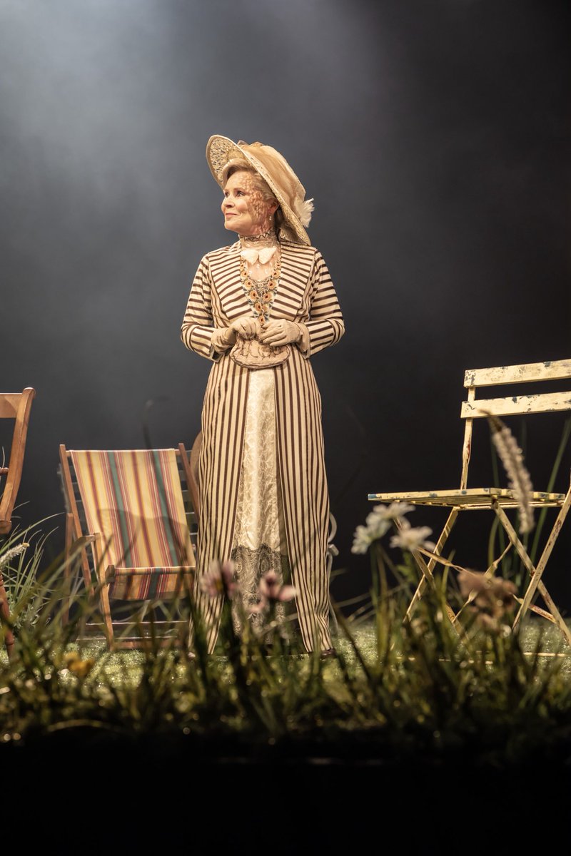 NimaxTheatres's tweet image. Imelda Staunton and her daughter Bessie Carter take to the stage in @MrsWarrenPlay 🧡
Here’s you first look at the real life mother and daughter duo onstage 👇
📸 Johan Persson