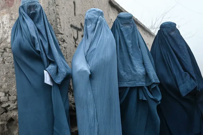 일부 이슬람 여성분들이 부르카를 
<대상화되지 않고, 타인을 볼 수 있는 자유로운 여성들>이라며 탈코처럼 비유하시는거 보고 좀 아찔하더군요...😩