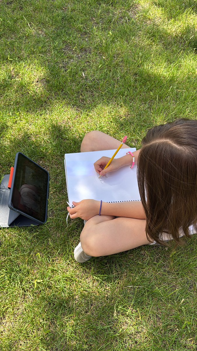 Taking advantage of the beautiful weather to draw outside with our sketchbooks! #wtandme #ccsd93