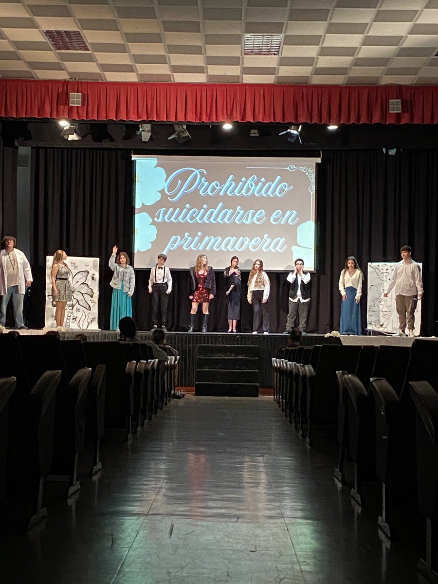 Los estudiantes de 1º de Bachillerato de Artes Escénicas han participado en el concurso de Teatro Escolar de la Comunidad de Madrid con la obra "Prohibido suicidarse en primavera” de Alejandro Casona. 💫 ¡Desearles suerte! #artesescénicas #teatro #bachillerato #madrid