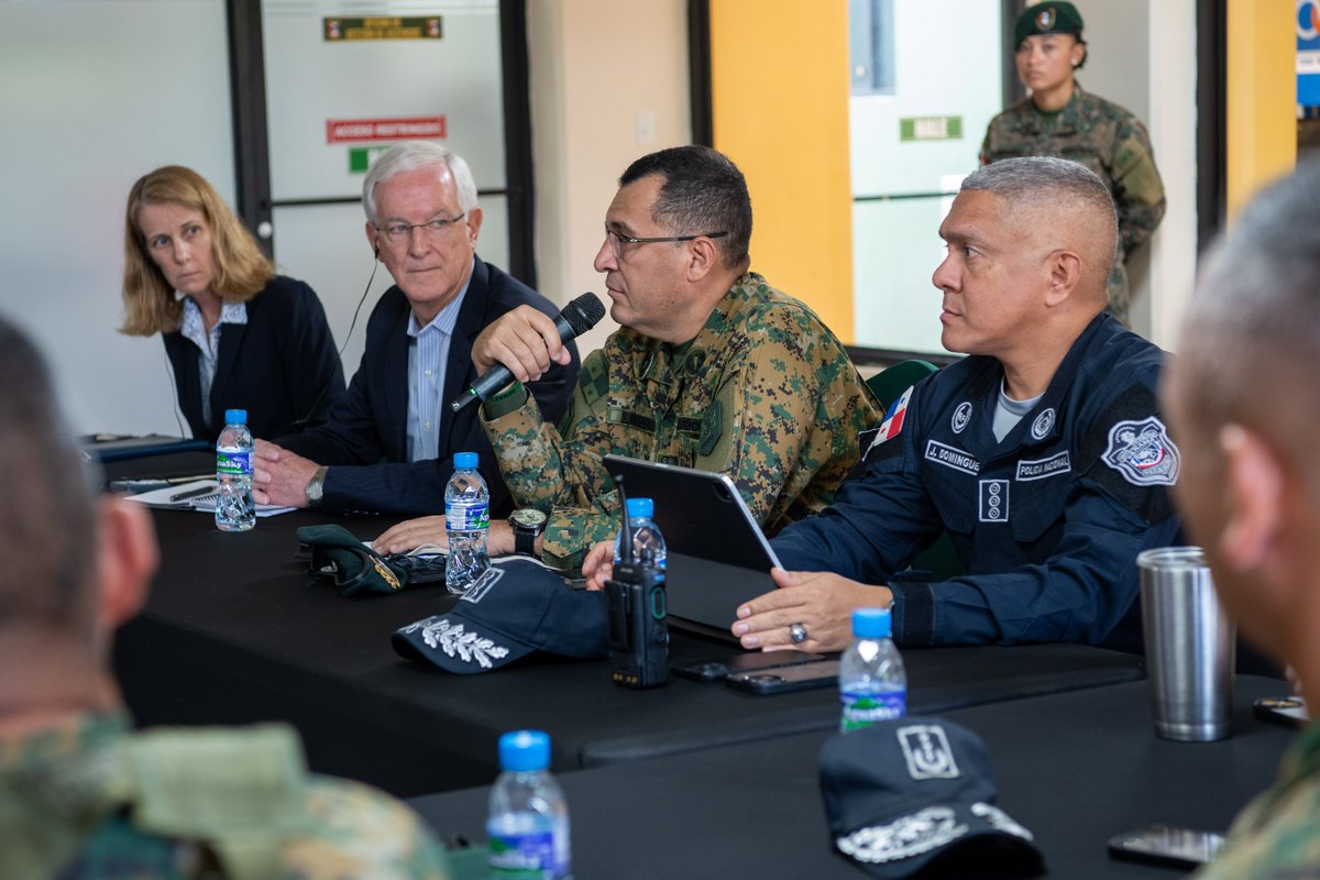 Southcom's tweet image. Strengthening Partnerships in Panama:
National Defense University CAPSTONE students visited @senafrontpanama in #Panama to study security cooperation firsthand, focusing on border security & humanitarian assistance. This in-person visit demonstrates the strong US-Panama defense…