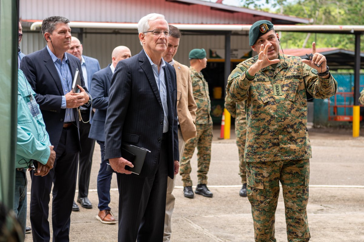 Southcom's tweet image. Strengthening Partnerships in Panama:
National Defense University CAPSTONE students visited @senafrontpanama in #Panama to study security cooperation firsthand, focusing on border security & humanitarian assistance. This in-person visit demonstrates the strong US-Panama defense…