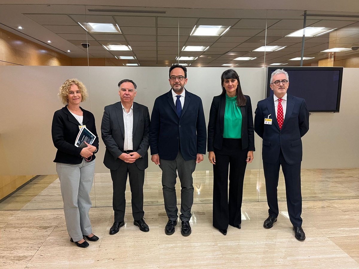 SEDIAgob's tweet photo. La SE @mariagv y el @SEtelecoGob, Antonio Hernando, abren la jornada "Oportunidades de Inversión con SETT", organizada con @SpainCapOficial.
🎯 Dar a conocer los fondos de @SETT_Spain: 4.000 M€ #NextTech en tecnología y +1.700 M€ del @SpainAVSHub para el sector audiovisual. https://t.co/7sSazhiIo9