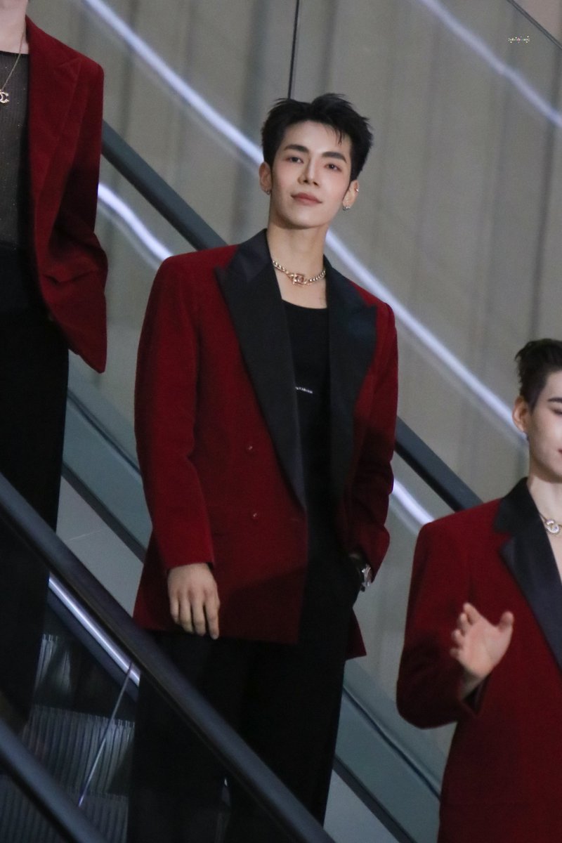 ndnadearrrr's tweet image. 14.05.25 | สูทแดงหรือสูทหล่อ😭😭😭😭❤️🖤

⋆ ₊ ﾟ #21KomChadLuekAwardsxATLAS #JetATLAS 🚀♡ 

ㅡ
#คมชัดลึกอวอร์ด21
#ATLASth #ATLAS_th