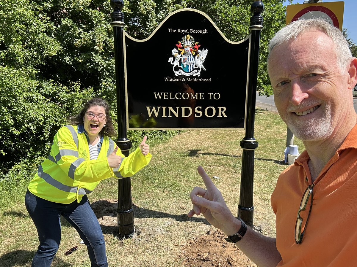 windsorlibdems's tweet image. Welcome to Windsor!! Beautiful new grant funded signs being installed - thanks to Cllr Amy Tisi, the RBWM officers &amp;amp; Volker for making this happen 👏👏👏