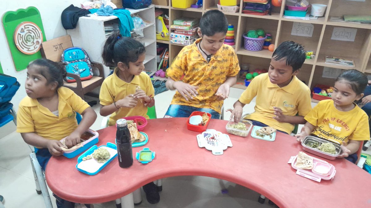 rmkmngo's tweet image. Feeding India by Zomato is providing daily meals to 240 students  at Minu School, Ajmer(A Unit of RMKM Chachiyawas)  under #DailyFeedingProgram &amp;amp; #PoshanToPathshala.
With Khichdi &amp;amp; fresh fruits, our children are healthier &amp;amp; happier! 
#FeedingIndia #RMKM #MinuSchool