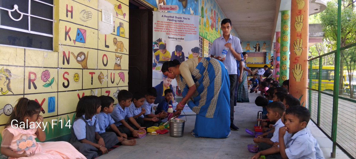 rmkmngo's tweet image. Feeding India by Zomato is providing daily meals to 240 students  at Minu School, Ajmer(A Unit of RMKM Chachiyawas)  under #DailyFeedingProgram &amp;amp; #PoshanToPathshala.
With Khichdi &amp;amp; fresh fruits, our children are healthier &amp;amp; happier! 
#FeedingIndia #RMKM #MinuSchool