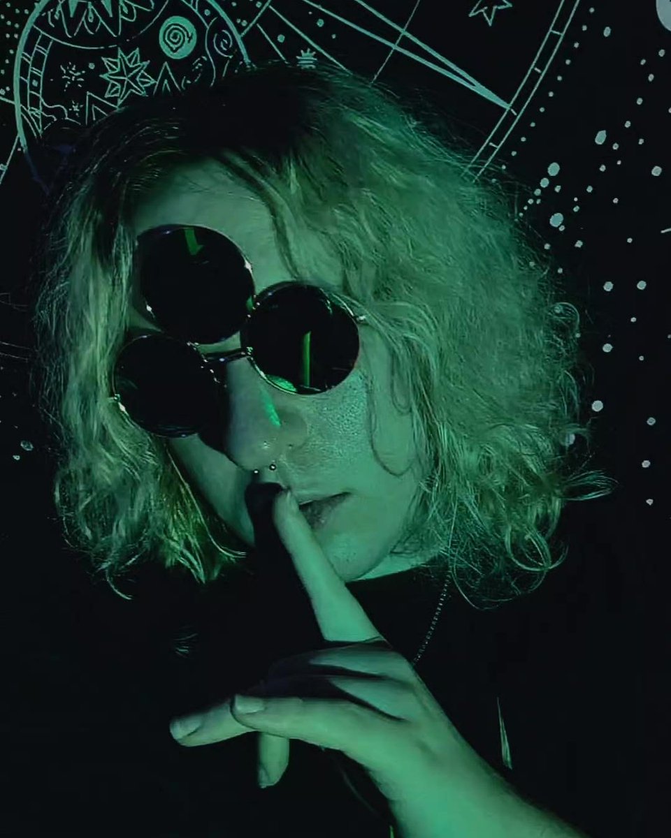 shade throwers hatin cus they goin insane #Prince #Prince4Ever #FUNKNROLL #3RDEYEGIRL 💜💜