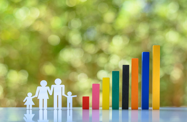 La #familia es tema recurrente en los discursos, pero la gran olvidada de las políticas públicas. Ante el Día de la Familia, pedimos hechos, no palabras 👉prestación universal por #hijo y reconocimiento a todos los #hijos, sin límite. Te lo contamos aquí👇 familiasnumerosas.org/historico/la-f…