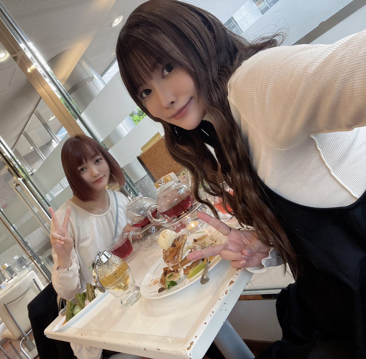 これは先月こばきょんちゃんとお茶したときの写真です🫖 きょんちゃん