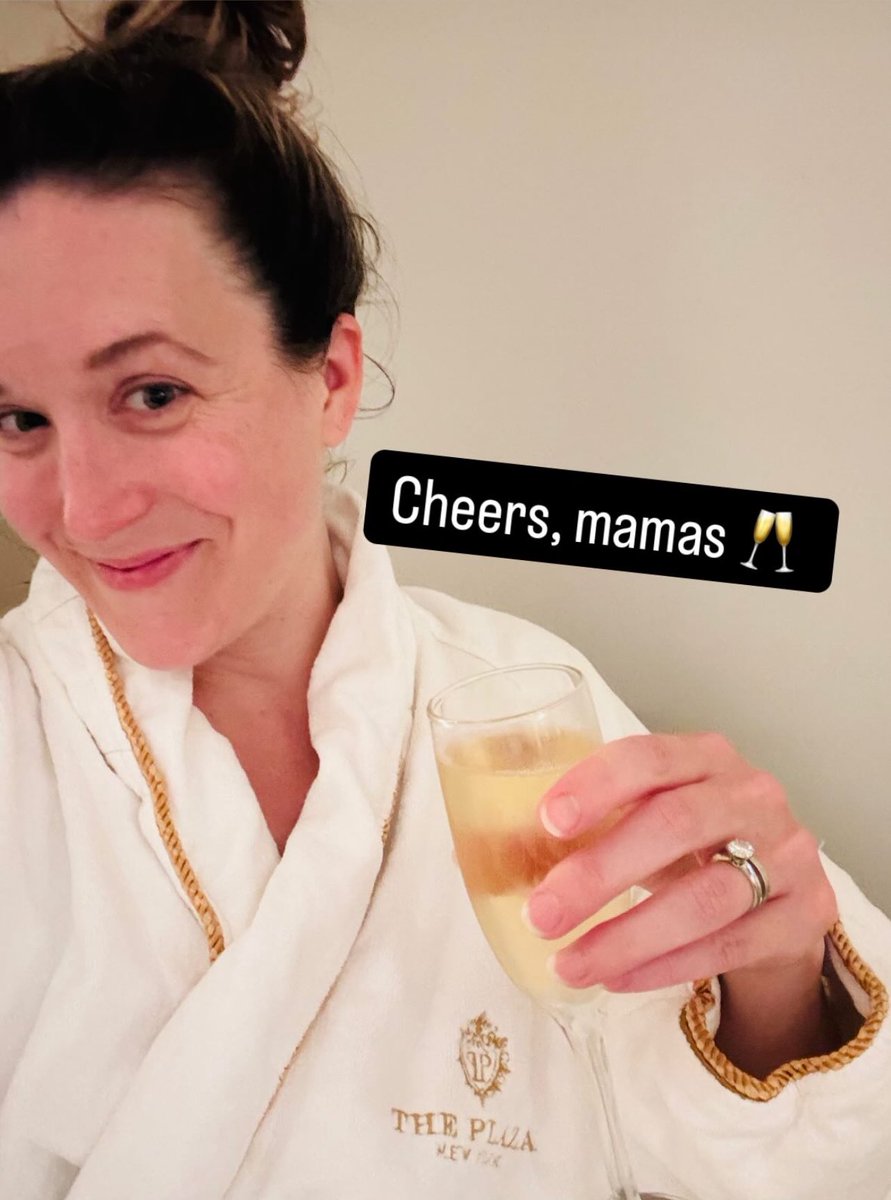 OliviaJaneFans's tweet photo. ❤️ Mommy’s Week Off ❤️

Liv found herself with a week off of work &amp; her sweet baby Liam’s first week of Daycare, so she took herself on a week of adventures cause Momma needs vacations too🍷🌇🛍️ 
#BabyReddy #Massage #RetailTherapy  #MomLife 

📸: @OliviaJaneMusic IG https://t.co/7e2qQibEHM