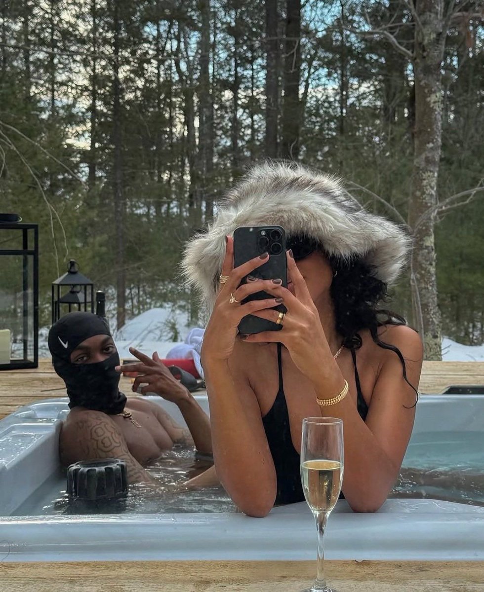 DriaaICU_'s tweet photo. Find your person, &amp; travel ! 😍💋 https://t.co/X5ul5rTwCg