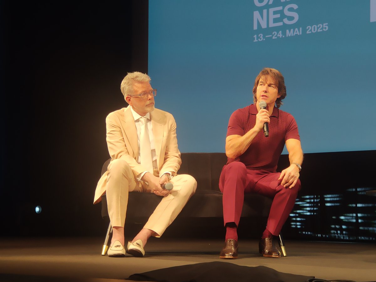Tom Cruise fait une apparition surprise à la rencontre avec le realisateur de Mission impossible au 78e Festival de Cannes 
#France24
#Cannes
