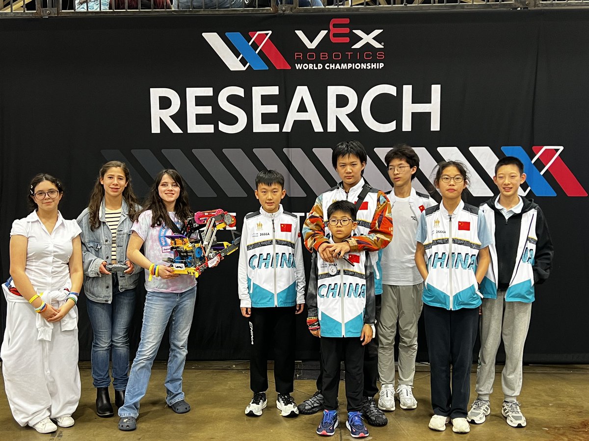 Inspiring day at #VEXWorlds! Yesterday our girls got to experience an amazing presenter <a href="/DeeGotRobots/">Dr. De'Aira Bryant</a> at Girl Talks “Start small, Start Scared, Start ANYWAY!” #GirlPowered <a href="/Ysleta_YWLA/">Ysleta YWLA</a> <a href="/ywprep/">Young Women's Prep</a> <a href="/YsletaISDCTE/">Ysleta ISD CTE</a>