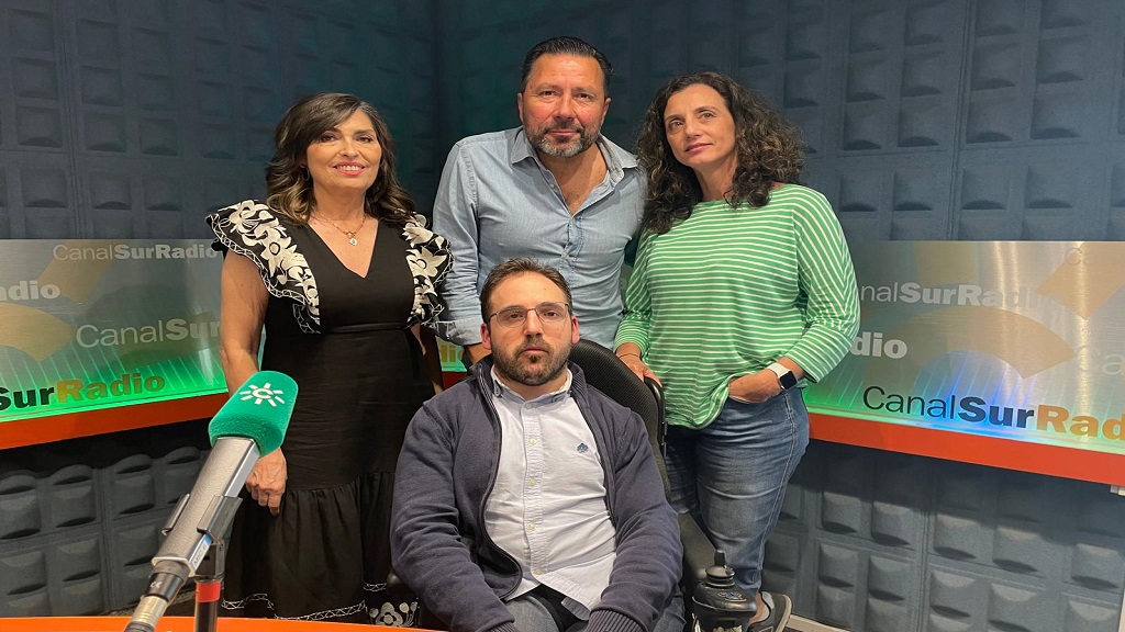 Gente Accesible con <a href="/BEGARE/">Beatriz García Reyes</a>. Lázaro tiene un sueño, ser profesor de secundaria, ¿nos ayudas a que lo consiga? Pincha y comparte el siguiente enlace 
👉 canalsur.es/multimedia.htm… 👈
 con <a href="/PepeDaRosa1/">Pepe Da-Rosa</a>  y <a href="/AnaCarvajalMore/">Ana Carvajal Moreno</a>