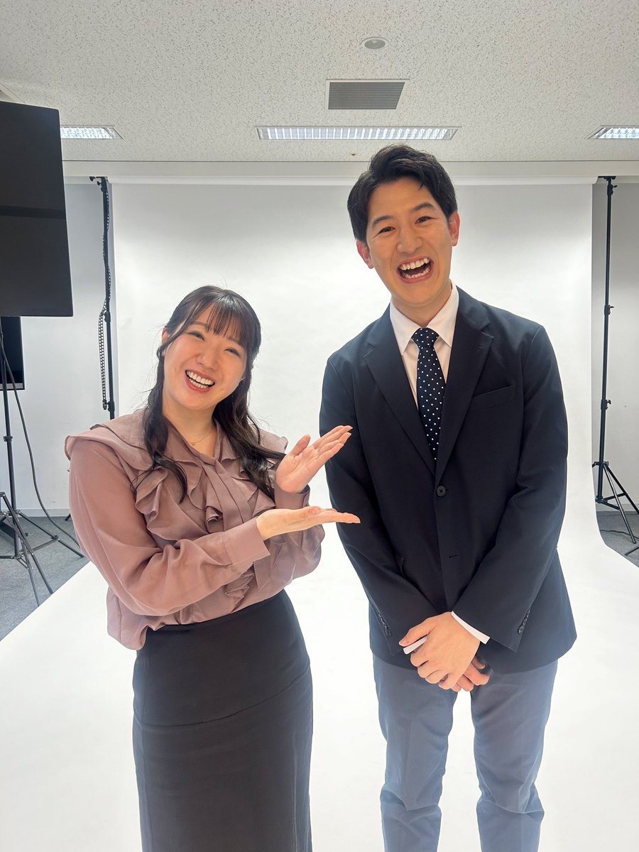 5月からtvkに仲間入りした
越崎成人(こしざきなると)アナ😎✨
頼もしい先輩です！
これからよろしくお願いします🙇‍♀️

先日、入社した時以来、
宣材写真を撮り直しましたよ〜！
近々HPの写真が新しくなるはずです！
#猫ひた ポーズも
本当に久しぶりにやりました🐱笑