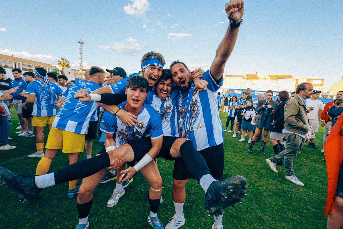 Después de un año de altibajos y con más altos que bajos… SOMOS CAMPEONES DE TERCERA RFEF Y EQUIPO DE SEGUNDA RFEF 🏆

🧤 También dar las gracias por aguantarme  y respetar mi trabajo por los tres porteros con los que he tenido el placer de trabajar.