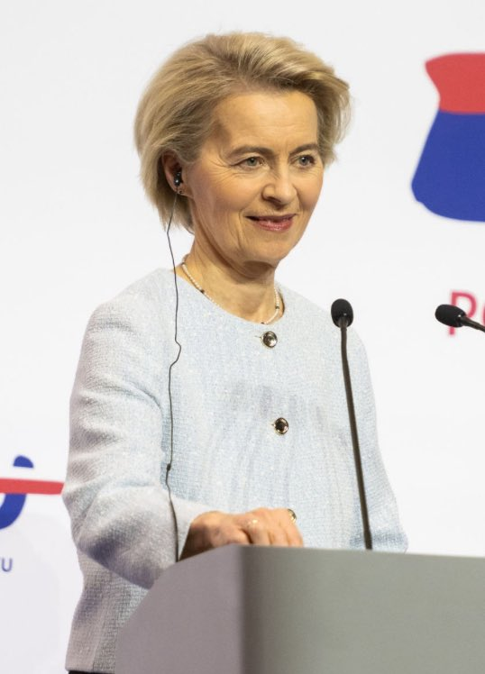 JimFergusonUK's tweet image. BREAKING: 🚨 URSULA VON DER LEYEN IN SERIOUS TROUBLE — EU COURT ORDERS RELEASE OF PFIZER TEXTS 🚨

🔴 After 4 years of cover-ups, lawsuits, and “investigations” — the European Court of Justice has ruled:

🗣️ The EU Commission MUST release Ursula von der Leyen’s private texts with…