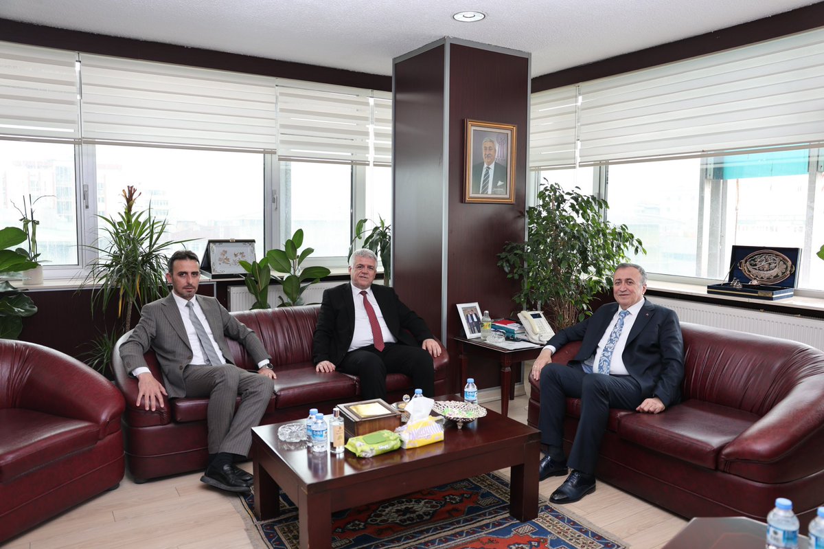 TESK Genel Başkan Vekili ve Türkiye Fırıncılar Federasyonu Genel Başkanı Sn. Halil İbrahim Balcı'yı makamında ziyaret ettik. 
 Kendisine Misafirperverliği İçin Teşekkür Eder Çalışmalarında Kolaylıklar Dilerim.