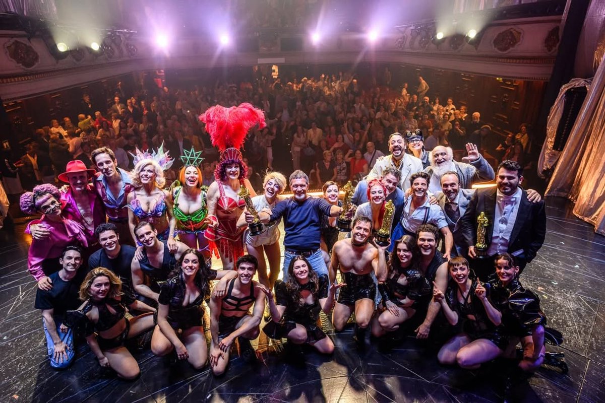 Así celebramos ayer, desde él escenario del Teatro Nuevo Apolo, los Premios Talía que consiguió GYPSY.

#Repost #gypsyelmusical
・・・
nuestros compañeros premiados en los Premios Talía 2025, y a todos los aficionados al teatro musical.

Mejor Espectáculo de Teatro Musical