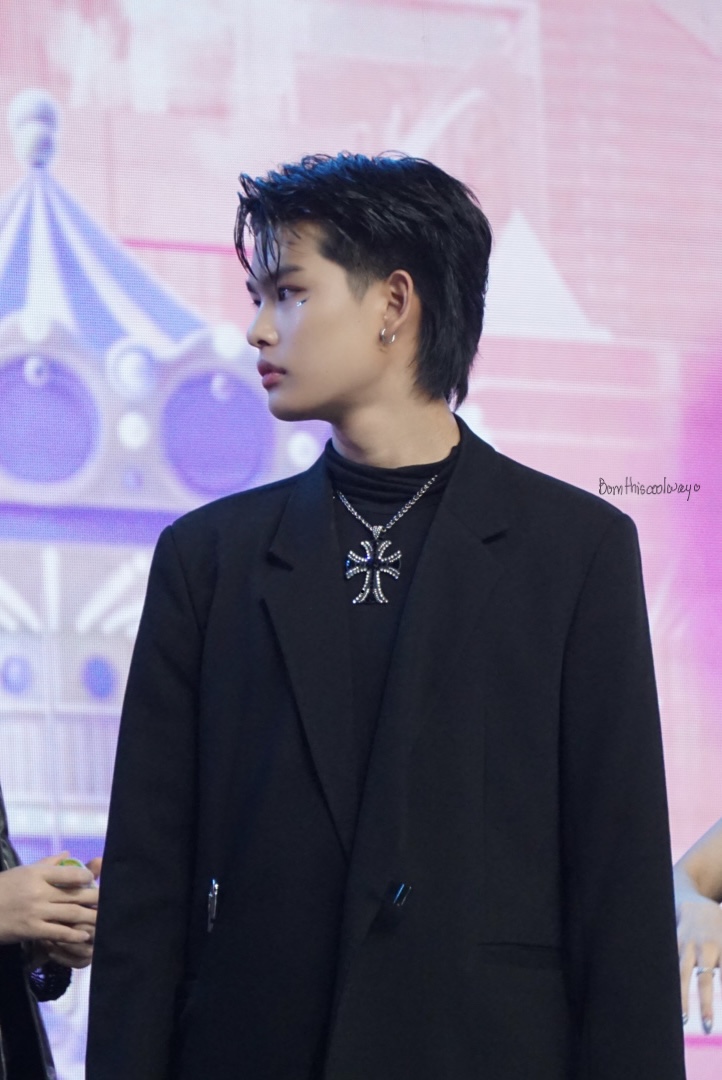 bornthiscoolway's tweet photo. พี่มาเฟียจะไปเตะบอลที่ไหนแจ้งแฟนคลับทีนะคะ จะตามไปเชียร์💙 #SupportShaneForever 
#Shane_tnp https://t.co/NpycJrop0B