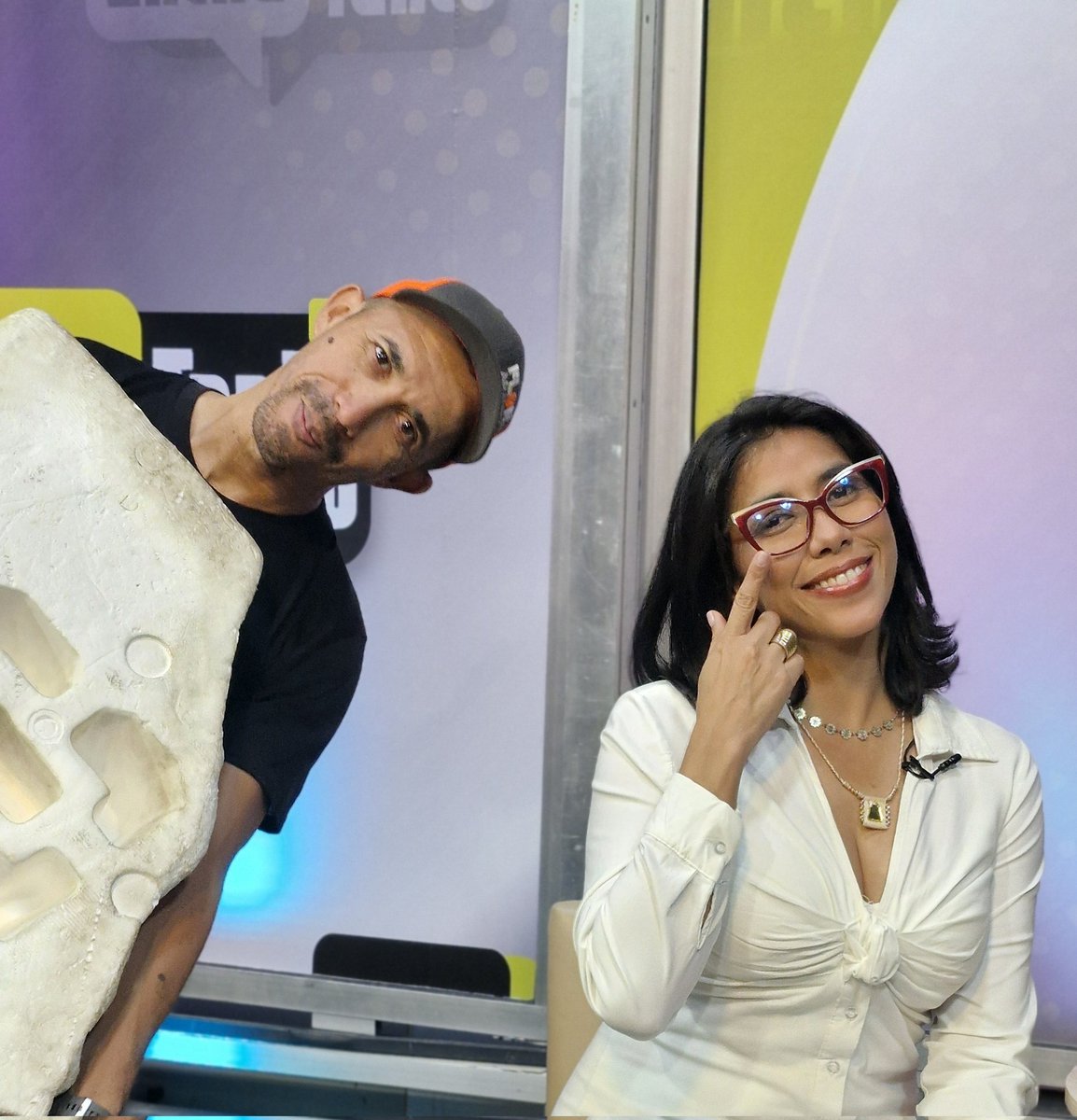 CaripaKatherine's tweet photo. Detrás de cada proyecto hay personas, y esas personas construyen el alma de todo. Que nunca se nos olvide. #FelizMiercoles
#Almasalaobra
#programadetelevisión
#comunicación
#moderadora
Entretanto por @Promartv
Martes y Jueves 3 pm
https://t.co/DNRHgxP7IY https://t.co/jyNMUbLArG