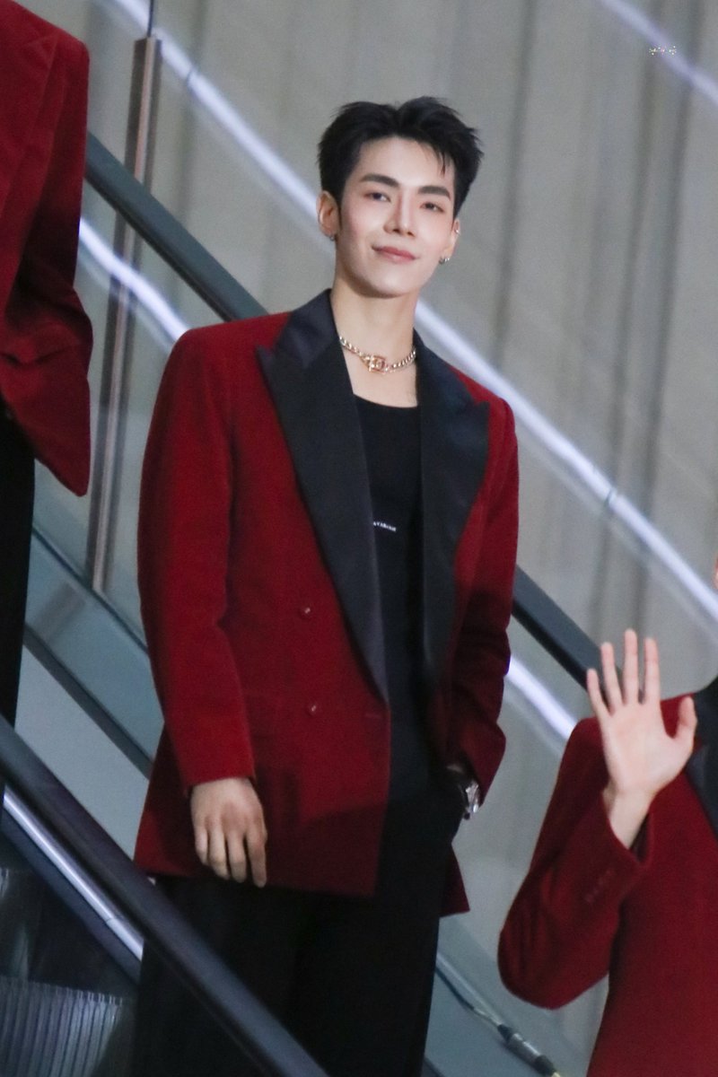 ndnadearrrr's tweet image. 14.05.25 | หล่อมาก ㅜ ㅡ ㅜ🥺❤️🖤

⋆ ₊ ﾟ #21KomChadLuekAwardsxATLAS #JetATLAS 🚀♡ 

ㅡ
#คมชัดลึกอวอร์ด21
#ATLASth #ATLAS_th