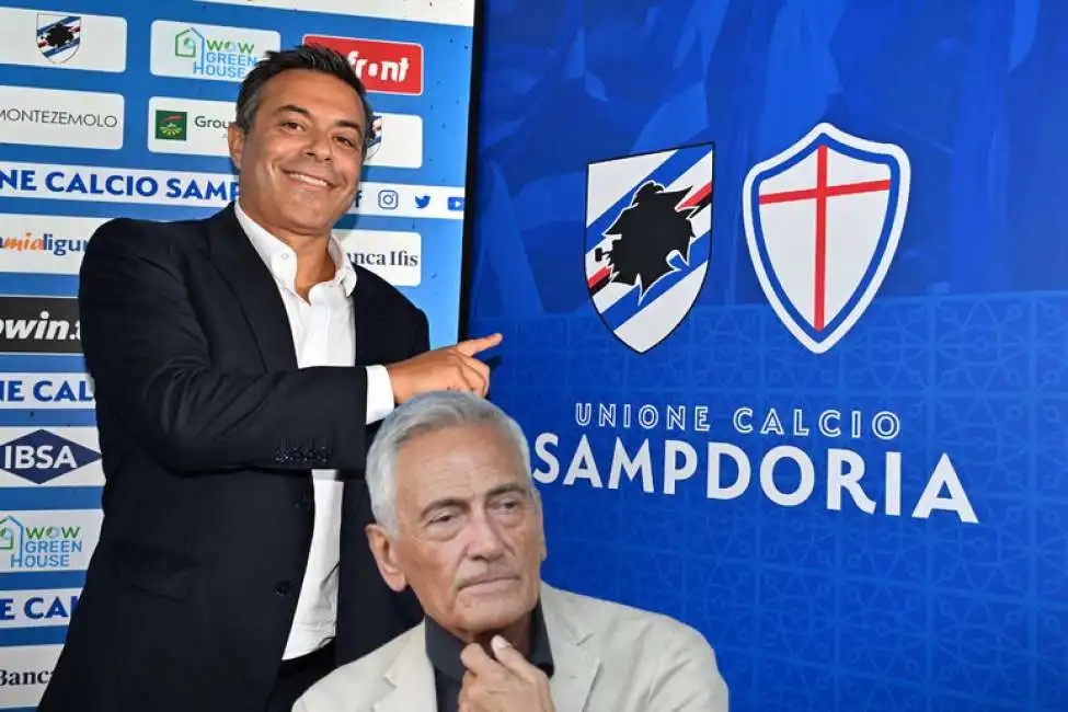 ZZiliani's tweet photo. La retrocessione della Samp in Serie C trascina nel fango la FIGC: che due estati fa l'aveva ammessa alla B sulla fiducia che sarebbe andata in A e ci sarebbe rimasta
Era questo il presupposto-base del piano di ristrutturazione dei debiti, concordato in Tribunale, che aveva consentito al club di evitare il fallimento (oggi di nuovo incombente). La Samp era il classico morto che cammina ma la FIGC in ossequio al suo blasone aveva fatto finta di niente. Un ennesimo scandalo di cui avevo scritto, inutilmente, ai tempi

La notizia di oggi è che la Sampdoria, che nel corso della stagione conclusasi ieri ha inutilmente cambiato quattro allenatori (Pirlo, Sottil, Semplici ed Evani), per la prima volta nella sua storia è retrocessa in Serie C. Una retrocessione diretta avvenuta ieri dopo lo 0-0 sul campo della Juve Stabia che ha consentito alla Salernitana, vincitrice per 2-0 a Cittadella, di scavalcare la Samp lasciandola al terzultimo posto della classifica.

È svanita così anche la possibilità di mantenere il posto in Serie B andando a giocare lo spareggio tra la quartultima e la quintultima: lo faranno il Frosinone e la Salernitana, mentre la Samp seguirà il Cittadella e il Cosenza in Serie C.

Quale sarà il futuro del club blucerchiato, finito peraltro per il 58% nelle mani di “Kick Off Ventures” - società di proprietà dell’azienda di scommesse “Fun88” con base a Singapore (!) - senza che in Federazione nessuno abbia detto niente, nessuno lo sa. Di certo appaiono grottesche, per non dire vergognose, le parole pronunciate dal presidente FIGC Gravina a commento della retrocessione del club: “È una perdita incredibile per il calcio di Serie A e B, una perdita che apre una ferita nel racconto dei valori del nostro sport. Ma le leggi del calcio sono queste, non sempre è tutto scontato. Dispiace ma siamo convinti che una società così blasonata avrà modo di poter risalire in tempi molto rapidi”.

Due estati fa la Samp, passata dalle mani di Ferrero a quelle di Manfredi e Radrizzani, evitò il fallimento grazie a un piano di ristrutturazione dei debiti che prevedeva come condizione obbligatoria la promozione in Serie A al termine della stagione 2023-24 e la salvezza in Serie A al termine della stagione successiva, cioè quella appena conclusa. Ebbene, non solo la Samp non ha mai fatto ritorno in Serie A ma è addirittura precipitata in C: il tutto sotto lo sguardo indifferente della FIGC che per situazioni assai meno drammatiche non esitò, ai tempi del Chievo e della Reggina, a muoversi con il pugno di ferro cancellando il club veneto dalla faccia del calcio italiano e costringendo il club calabrese a ripartire dai dilettanti in Serie D.

La retrocessione della Sampdoria in C è un fatto non solo sportivamente doloroso, ma per quanto attiene al modus operandi della Federazione è eticamente scandaloso. La FIGC ha tenuto in vita un morto che camminava solamente per ossequio nei confronti del suo glorioso blasone (a Gravina piace definirlo brand); e alla fine è finita come doveva finire.

In tragedia per la Sampdoria.

In vergogna per la FIGC.

Questo è l’articolo, una lettera aperta al presidente FIGC Gravina, che il 4 ottobre 2023 scrissi su Substack.

Lo sapevate? La Samp deve necessariamente essere promossa e salvarsi in A l'anno prossimo

Dieci-domande-dieci al presidente FIGC Gravina travolto dall'ennesimo scandalo del calcio italiano col verme - Il vergognoso salvataggio dei blucerchiati e la Reggina spedita in D per molto menoLo sapevate? La Samp deve necessariamente essere promossa e salvarsi in A l'anno prossimo

PAOLO ZILIANI

OTT 04, 2023

Egr. Gabriele Gravina presidente della FIGC, sono qui a chiederle, a proposito dei fatti d’attualità che attengono all’U.C. Sampdoria recentemente acquistata dall’investitore Andrea Radrizzani, di rispondere con un sì o con un no alle 10 semplici domande che qui di seguito le formulo:

Risponde al vero, oppure no, che la Sampdoria - club regolarmente iscritto dalla FIGC al campionato di Serie B - ha presentato al Tribunale di Genova un business plan che lega la transazione dei debiti tributari, il perfezionamento dell’acquisto del club da parte degli investitori e la rimodulazione dell’indebitamento verso i creditori a due requisiti: il ritorno immediato in Serie A al termine del campionato in corso e la permanenza certa in Serie A nella stagione successiva, senza di cui l’impatto negativo stimato sarebbe di 49 milioni e avrebbe effetti disastrosi?

Risponde dunque al vero, oppure no, che al campionato di Serie B è stato ammesso un club che deve “necessariamente” vincere ed essere promosso in Serie A e che deve “necessariamente” essere salvato dalla retrocessione nel successivo campionato di A, pena il fallimento?

Risponde al vero, oppure no, che negli accordi di ristrutturazione dei debiti del club - stimati in data 31 maggio scorso in 150 milioni e 904 mila euro -, c’è un debito verso la Agenzia delle Entrate che ammonta a 49 milioni e 100 mila euro: somma che in uno scenario di fallimento, come la mancata promozione del club in Serie A, provocherebbe un soddisfacimento pressoché nullo dei creditori privilegiati, come appunto l’Agenzia delle Entrate, SACE e MCC, come emerge dalla perizia firmata dal dottor Raffaele Marcello sul valore di liquidazione della società?

Risponde al vero, oppure no, che in data 7 agosto l’Agenzia delle Entrate ha dato parere favorevole allo stralcio del 65% del debito della Sampdoria che pagherà solo 17,7 milioni a fronte di un debito di 49,1 con risparmio di 31,4 milioni? E se sì, la richiesta di rateizzazione fiscale presentata dal club a dicembre 2022 in situazione già pre-fallimentare (“Se non troviamo 40 milioni, falliamo”, aveva detto il membro del CdA Panconi il 17 ottobre 2022) può essere considerata regolare?

Risponde al vero, oppure no, che in riferimento alla “Sport Spettacolo Holding Srl” di Massimo Ferrero erano iscritti crediti esigibili entro il 31 dicembre dell’anno successivo (2023) pari a 28 milioni e 199 mila euro? E se sì, dato che in data 15 giugno 2023 (vigilia del CdA per l’approvazione del bilancio al 31 dicembre 2022), la “Sport Spettacolo Holding”, cioè Ferrero, ha perso la qualifica di società controllante con interruzione anticipata della tassazione di gruppo - ciò determina il fatto che le perdite rimangano in capo alla società consolidante - che ne è di questo “buco” da 28 milioni nel bilancio 2022 della Sampdoria? Non siamo di fronte a un vero e proprio falso in bilancio?

Risponde al vero, oppure no, che se i bilanci della Sampdoria fossero stati stilati con una rappresentazione veritiera, ciò avrebbe reso impossibile l’accordo raggiunto dal club con l’Agenzia delle Entrate; e anche la COVISOC non avrebbe mai potuto concedere l’autorizzazione all’iscrizione del club al campionato di Serie B visto che 28 milioni di perdite in più avrebbero impedito alla Sampdoria qualsiasi operazione di mercato per svariate sessioni?

Risponde al vero, oppure no, che le tre banche che avevano concesso al club i “finanziamenti Covid” hanno provveduto a escutere le garanzie: e che SACE (cioè lo Stato italiano) è creditore della Sampdoria per circa 48 milioni? E se sì: come mai il club potrà pagare il suo debito in un’unica soluzione fra 20 anni, il 31 dicembre 2043, con un tasso d’interesse di favore del 2,5% a decorrere solo dal 2026, interessi di cui la Sampdoria può pagare solo lo 0,25% annuo rimandando il resto al 2043? E addirittura, nel caso di vendita della Sampdoria entro il 2043 - evenienza praticamente certa -, il club sarà tenuto a pagare solo il 50% di questo suo debito?
Perchè, di grazia, alla Sampdoria sono stati riservati tutti questi favori ed è stata ammessa alla Serie B, mentre la Reggina, per una situazione debitoria assai meno pesante, è stata retrocessa in Serie D?

Risponde al vero, oppure no, che la FIGC e la sua Procura hanno fatto finta di non vedere e non sentire che il salvataggio della Sampdoria avveniva per ragioni esclusivamente “politiche” che nulla dovrebbero avere a che fare con le regole dello sport? “Abbiamo ricevuto forti pressioni per dare questo supporto - dichiarava papale papale a tv e giornali il 5 luglio scorso Gianluca Garbi, Ad di Banca Sistema -, da moltissime altre società, alcune impensabili, da vari organi politici e amministrativi nazionali e locali”. Di chi erano queste forti pressioni?

Perchè, visto il clamore dell’ennesimo scandalo che deturpa l’immagine del calcio italiano, non indice una conferenza-stampa al fine di chiarire i diversi trattamenti usati dalla FIGC nei confronti di Juventus e Sampdoria da una parte e Reggina e Chievo dall’altra? Spiegando perchè i ladri di polli sono stati mandati chi al patibolo (il Chievo) chi al confino (la Reggina) mentre ai club di brand superiore, o addirittura extra lusso come la Juventus, è stato riservato un trattamento in guanti bianchi a dispetto di malefatte enormemente più gravi e dimostrate commesse?