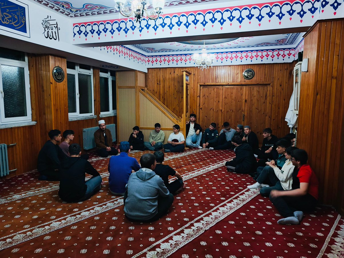 🤩  Gençlerimizle hasbihal ederek hoş vakit geçirdik.

Türkiye Gençlik Vakfı Sürmene Temsilciliği ve  Sürmene İlçe Müftülüğü  işbirliği ile Sürmene İmam hatip lisesi pansiyonunda ilçe müftülüğümüz ile beraber söyleyişi programımızı geçerleştirdik.
<a href="/tugvalise/">TÜGVA Lise</a>