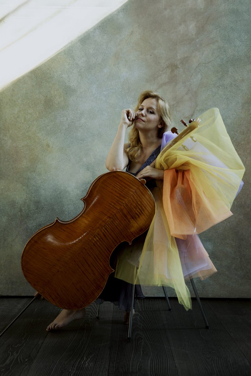 Beogradska Filharmonija (@bgfilharmonija) on Twitter photo Obrt u Filharmoniji! Umesto najavljenog Marija Brunela koji je sprečen iz zdravstvenih razloga, ovog petka sa BGF nastupa <a href="/MajaCellist/">Maja Bogdanovic</a>.
Zvezda međunarodne karijere, u Srbiji je ove nedelje bila igrom slučaja, na porodičnom odmoru, bez instrumenta i koncertnih haljina 👇 Obrt u Filharmoniji! Umesto najavljenog Marija Brunela koji je sprečen iz zdravstvenih razloga, ovog petka sa BGF nastupa <a href="/MajaCellist/">Maja Bogdanovic</a>.
Zvezda međunarodne karijere, u Srbiji je ove nedelje bila igrom slučaja, na porodičnom odmoru, bez instrumenta i koncertnih haljina 👇