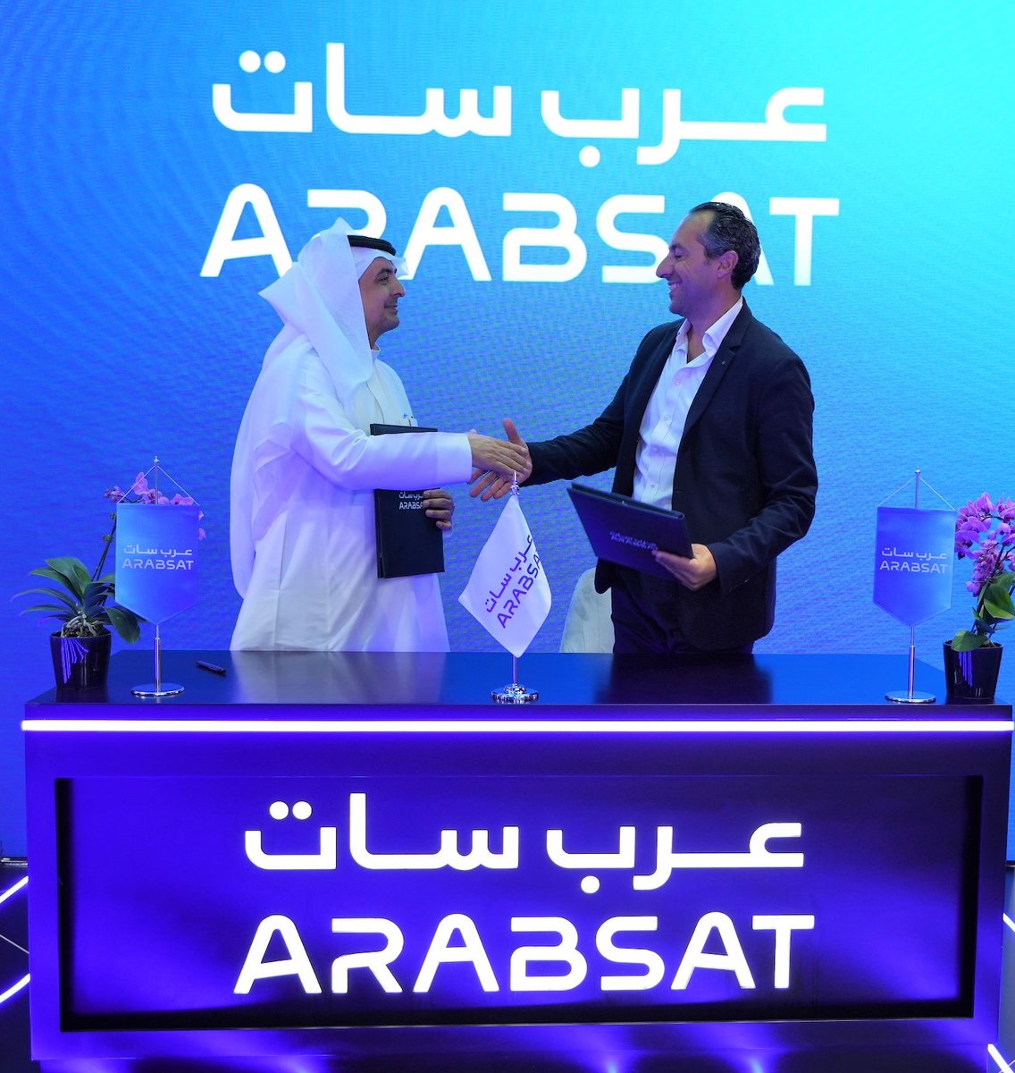 Telesat (@telesat) on Twitter photo Great news! Today at <a href="/CABSATofficial/">CABSAT Official</a>, we signed a Term Sheet with <a href="/Arabsat/">Arabsat - عرب سات</a> for a multi-Gbps capacity pool of Telesat Lightspeed connectivity services!
Arabsat’s President and CEO, Alhamedi Alanezi, and Telesat’s Yanniv Betito took part in the signing ceremony.
Learn more: Great news! Today at <a href="/CABSATofficial/">CABSAT Official</a>, we signed a Term Sheet with <a href="/Arabsat/">Arabsat - عرب سات</a> for a multi-Gbps capacity pool of Telesat Lightspeed connectivity services!
Arabsat’s President and CEO, Alhamedi Alanezi, and Telesat’s Yanniv Betito took part in the signing ceremony.
Learn more: