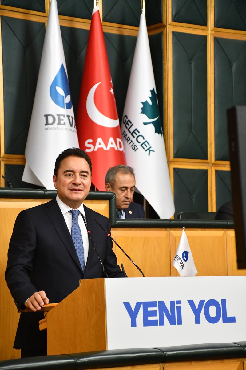 "BİZ BU ÜLKEYİ YORGUN VE YOZLAŞMIŞ İKTİDARDAN KURTARIRKEN, BECERİKSİZ VE VİZYONSUZ MUHALEFETE DE TESLİM ETMEK İSTEMİYORUZ."

<a href="/alibabacan/">Ali Babacan</a>

📍Yeni Yol Grup Toplantımızdan