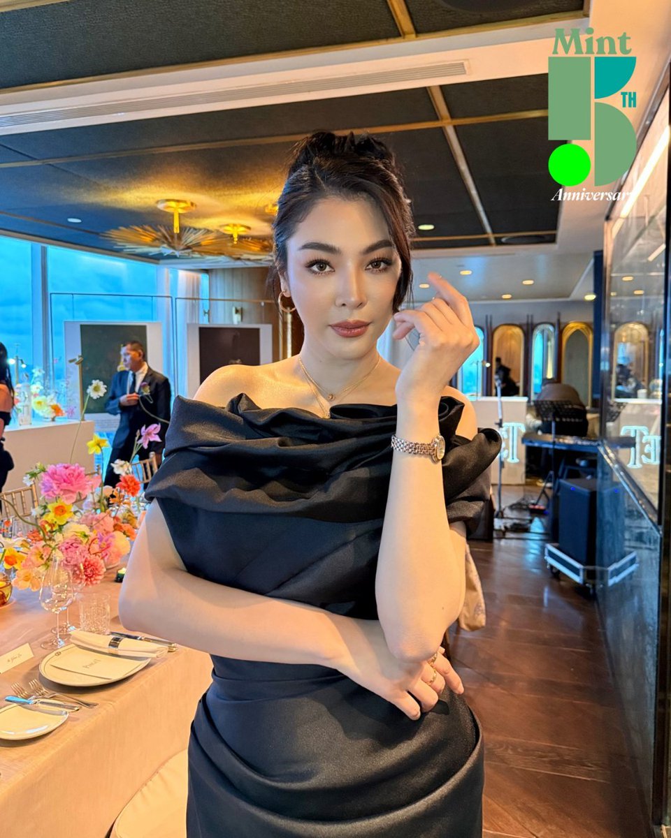 I'm die. She's beautiful 

PIAGET PLAY OF SHAPES X FAYE
#FayePerayaxPiaget