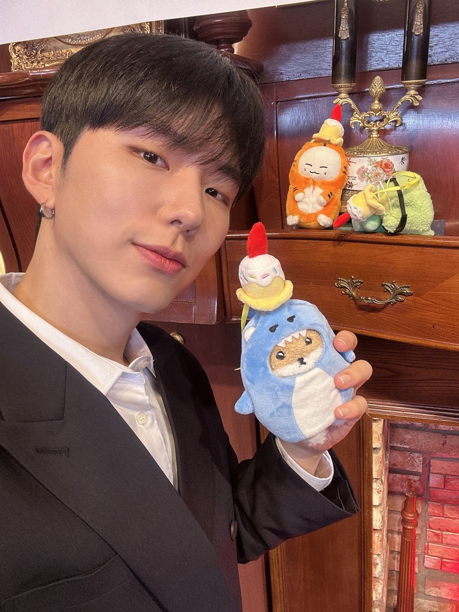 OfficialMONSTAX's tweet image. 몬스타엑스가 10주년이래요!!!!
몬베베들!! 멤버들 다들 너무 고맙고 우리 앞으로도 건강하게 같이 손잡고 쭉가자 사랑한다!! #기현