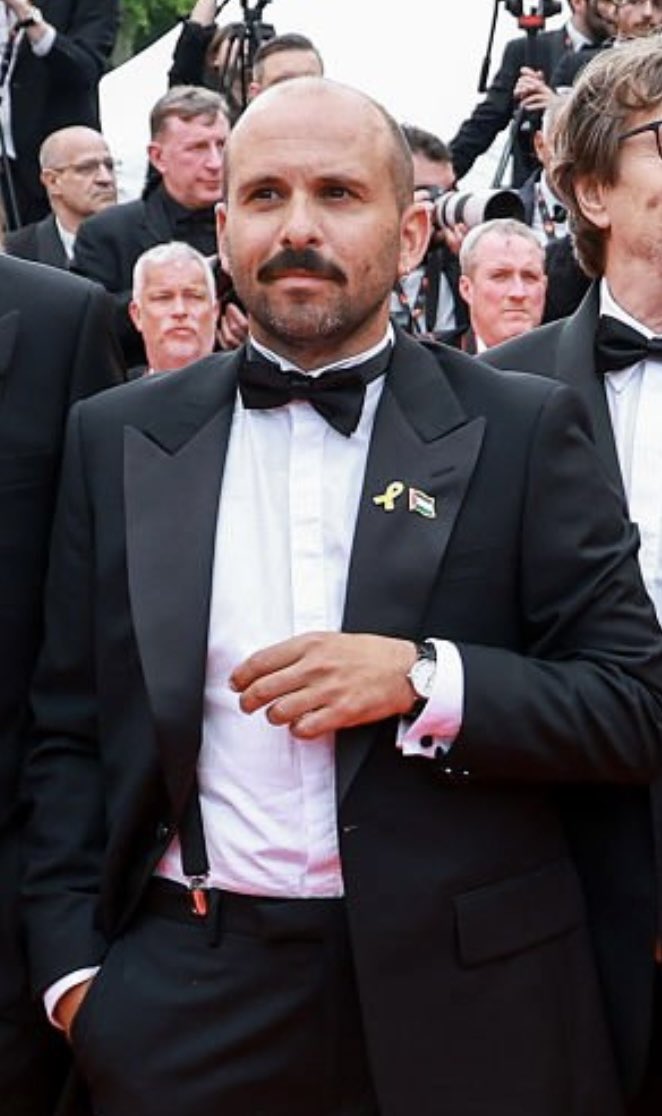 HenMazzig's tweet photo. In a sea full of people who only see one side, be like actor Pierre-Antoine Billon who advocates both for an end to the war in Gaza AND for the hostages.

Thank you for recognizing that one cannot go without the other.

I only wish the rest of the Cannes crowd understood it too. https://t.co/17P6MzcrJP