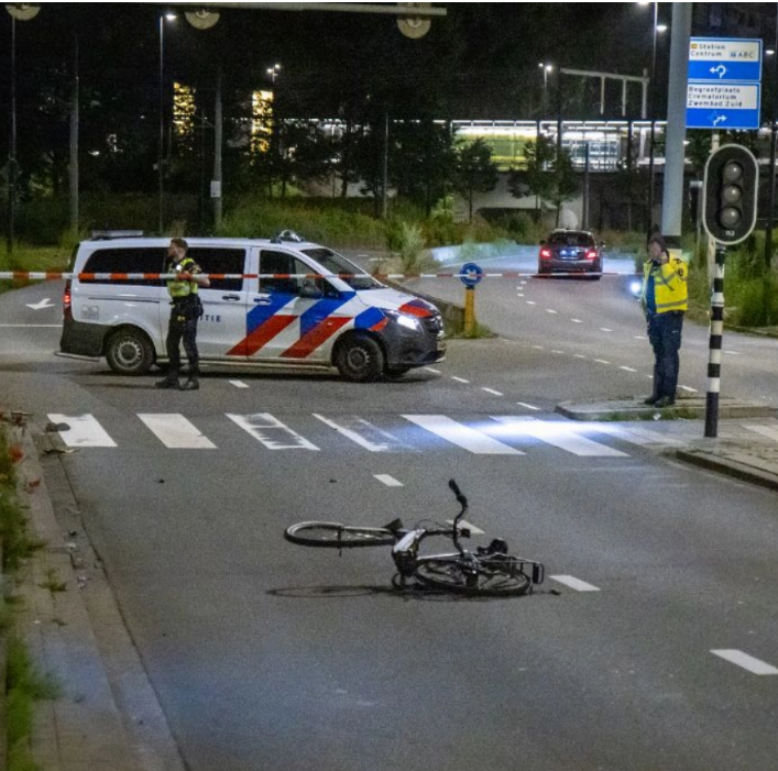 weg_met's tweet photo. R'dam. OMVOLKING &amp; ISLAMISERING.

Imrane S. rijdt in een gestolen auto, zonder rijbewijs, 
veel te hard:
raakt 2 fietsers, waarvan er één 330(!) meter onder
zijn auto wordt meegesleurd. Fietser overlijdt.

Chris Klomp, Huub Bellemakers, Maarten Hopman?
Die zagen dat het goed is! https://t.co/kJveNkIlZ9