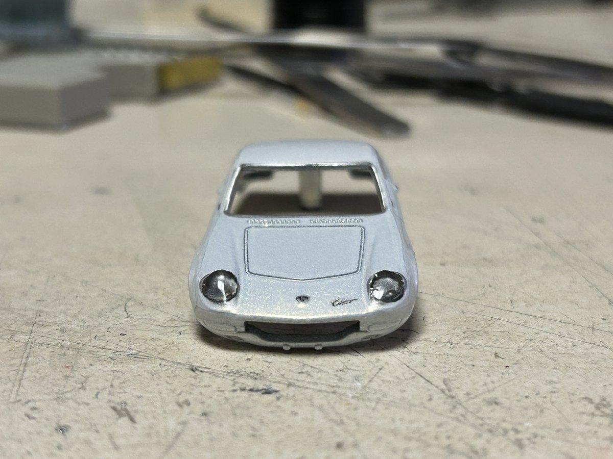 porschegmbh's tweet photo. #ホットウィール #MAZDA #COSMOSPORT #L10B #rotory
ライトらしきを入れてカバー付けました〜に見えますか?? https://t.co/3eKUBJscQH