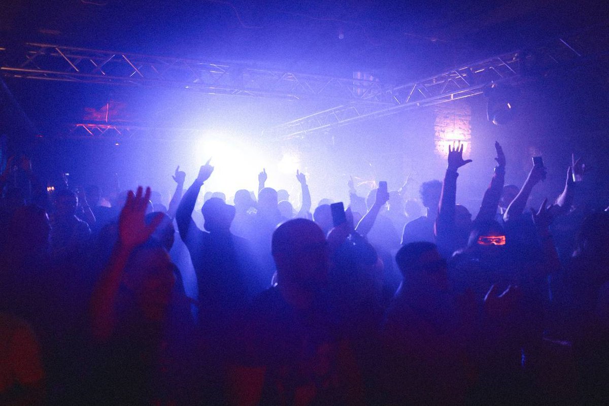 В пятницу в баре «ЭлектроПёс» на Профсоюзной пройдет вечеринка MicroRave technology. Всю ночь сеты на ней будут играть резиденты и основатели OzonePro — диджеи Art  и Shamil Om

entermedia.io/news/v-bare-el…