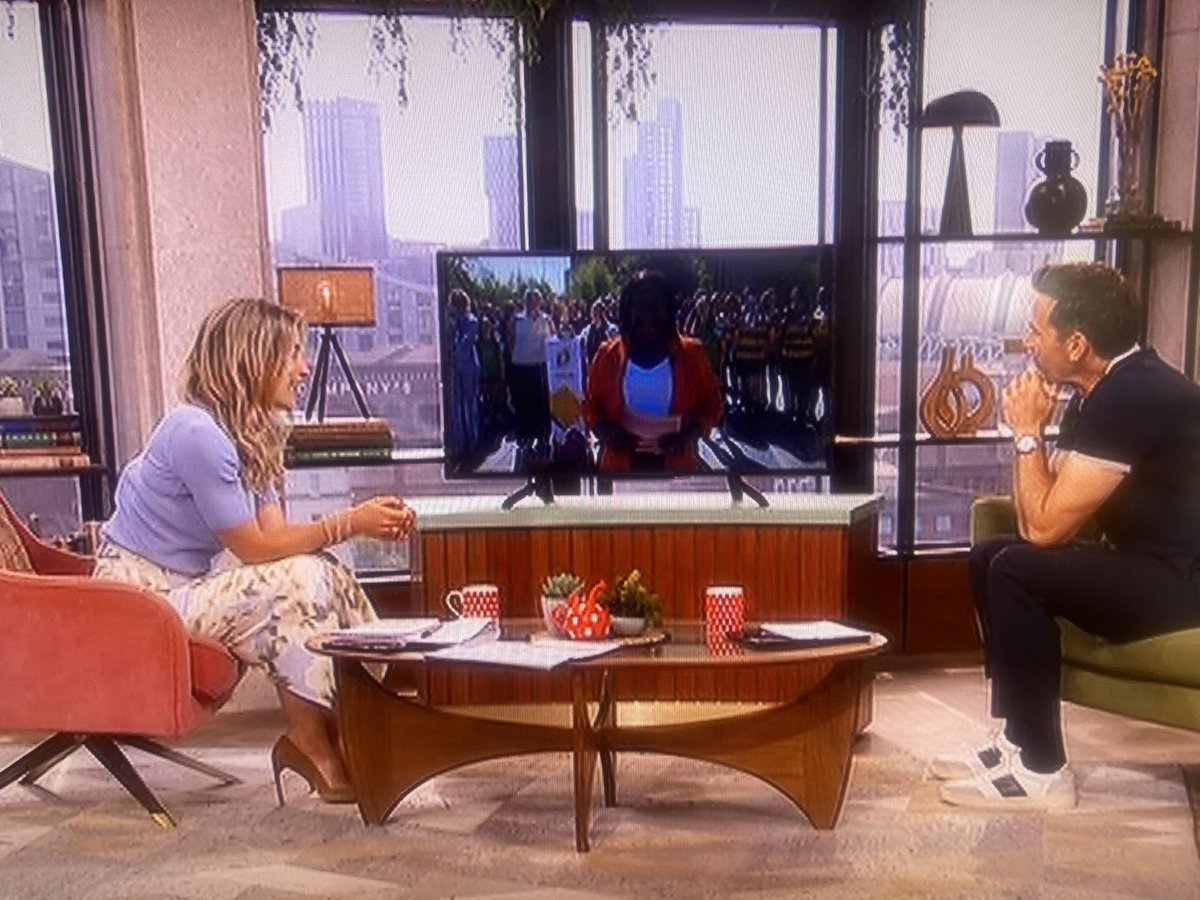 100 days to go until <a href="/rugbyworldcup/">Rugby World Cup</a> 2025! AWESOME to have @maggiealphonsi presenting @bbcmorninglive for the unveiling of the new RWC trophy! 🏆