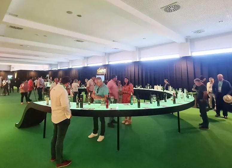 El #IFAPA participa esta semana en Jaén en <a href="/ExpolivaOficial/">Expoliva 2025</a> y #SIAOVE con la presidenta <a href="/martabosquet/">Marta Bosquet🇪🇦💚🤍💚</a> y un grupo de investigadores y técnicos especialistas🫒

Los expertos del IFAPA forman parte del Simposio Científico Técnico y de las catas de #AOVE para los Premios de #Expoliva