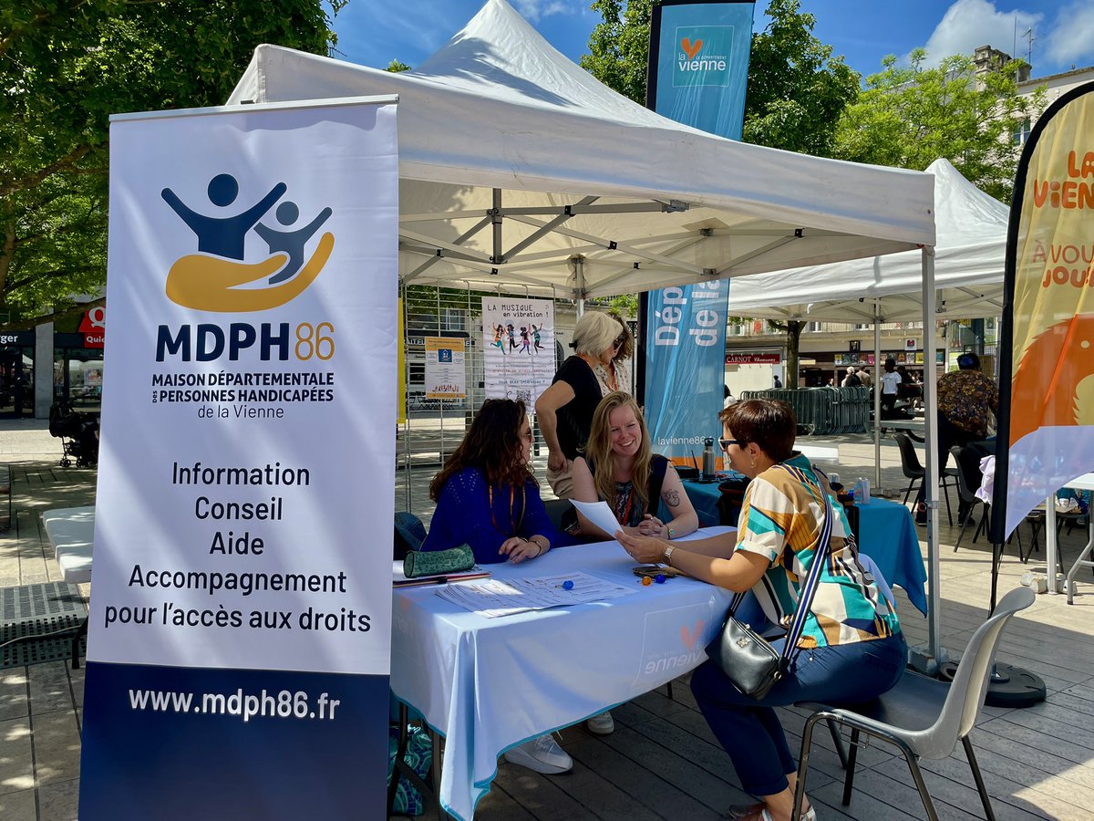#Handicap 🫂 | La Direction de la Culture et du Tourisme du Département de la #Vienne86 est présente au festival « Les Accessifs » pour présenter les gilets immersifs acquis par la collectivité 🤝 

🎯 Permettre aux personnes sourdes ou malentendantes de pouvoir ressentir la