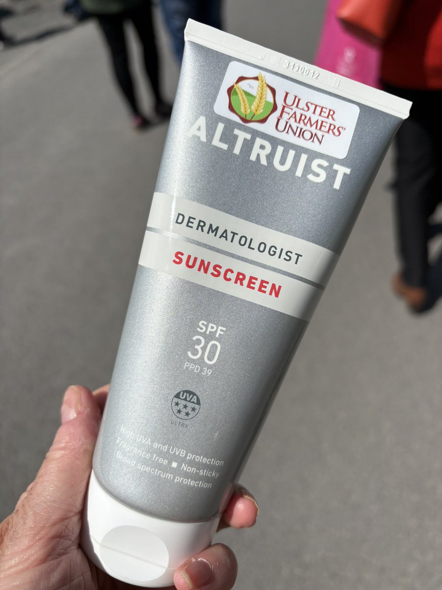 yellowwelliesuk's tweet image. A farmers tan is no joke so be sun smart if you’re visiting @balmoralshow today. THANK YOU TO OUR CHUMS @UFUHQ for keeping us sun safe 🌞 #sunawarenessweek @focusonmelanoma @actioncancer