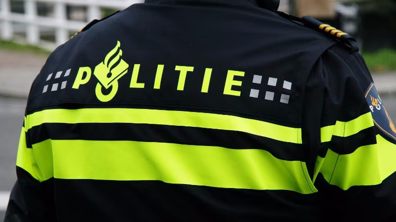👮| Twee aanhoudingen na steekincident in Sneek
Wij begrijpen dat er veel vragen zijn over het incident. De wijkagent is woensdagmiddag 14 mei samen met een ambtenaar van de gemeente  Súdwest-Fryslân ter plaatse om vragen te beantwoorden.
➡️ Meer info: politie.nl/nieuws/2025/me…
