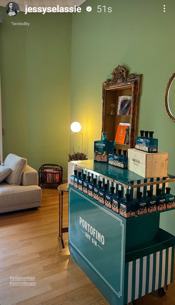 francaruberto56's tweet photo. #jessyselassie
Jessy si trova nello Stand dedicato #portofinogin
#pilotroompr *invitedby
Mi raccomando Jessy 🤭 https://t.co/Az86nJxskQ