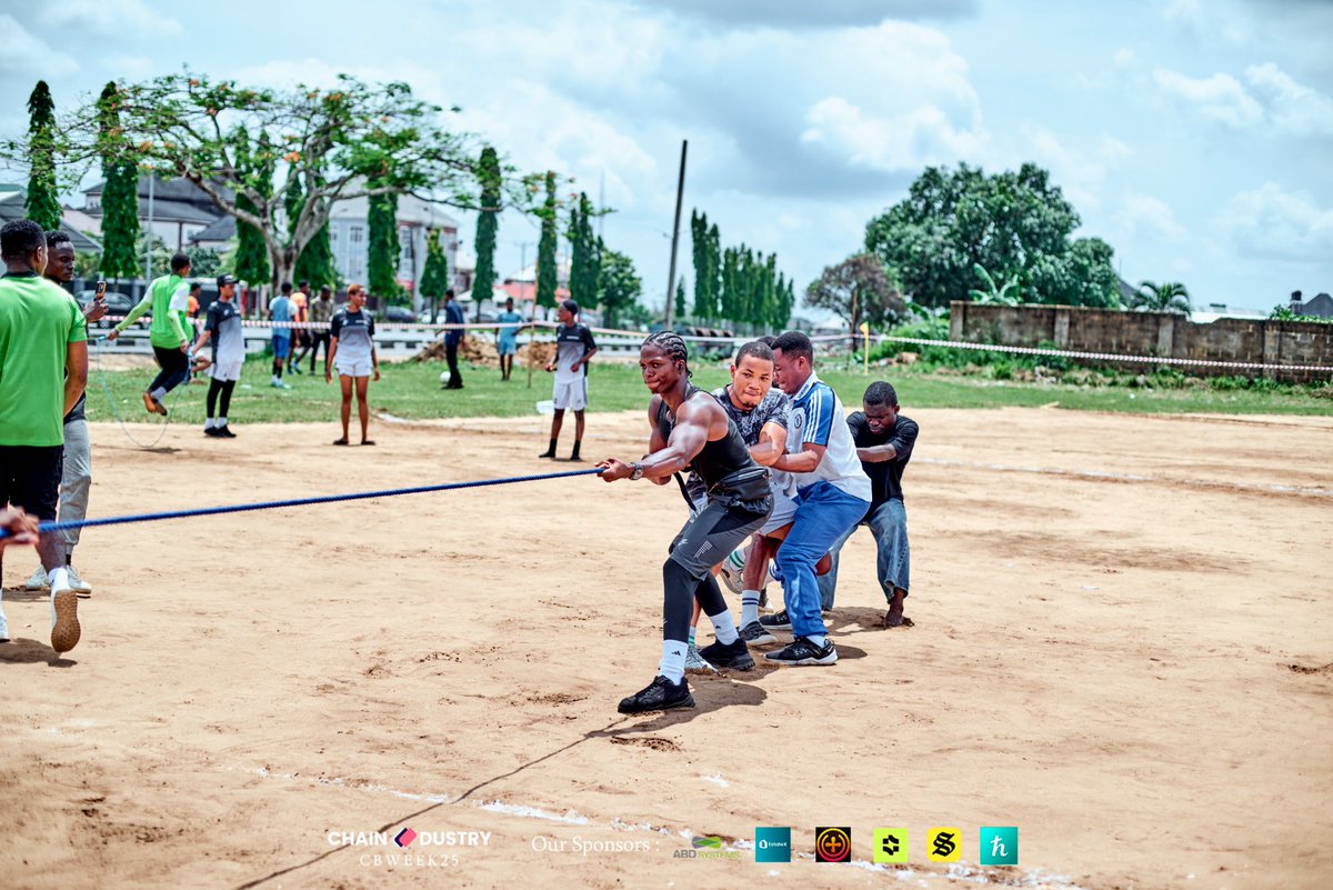 InvestorEmpato's tweet image. It's possible to do everything right and still get dragged backwards.
That’s what I saw during a simple game of tug of war at @ChainDustry Blockchain Week.
It started out as fun until the second round taught me something deeper🧵