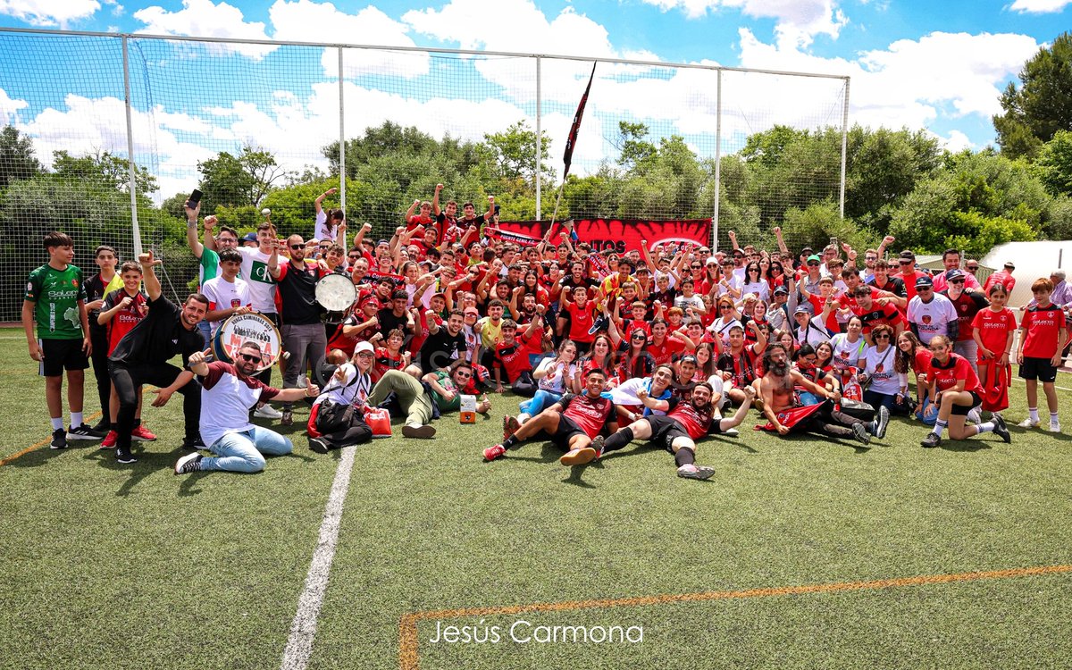 UNA MAREA DE ROJO PASIÓN