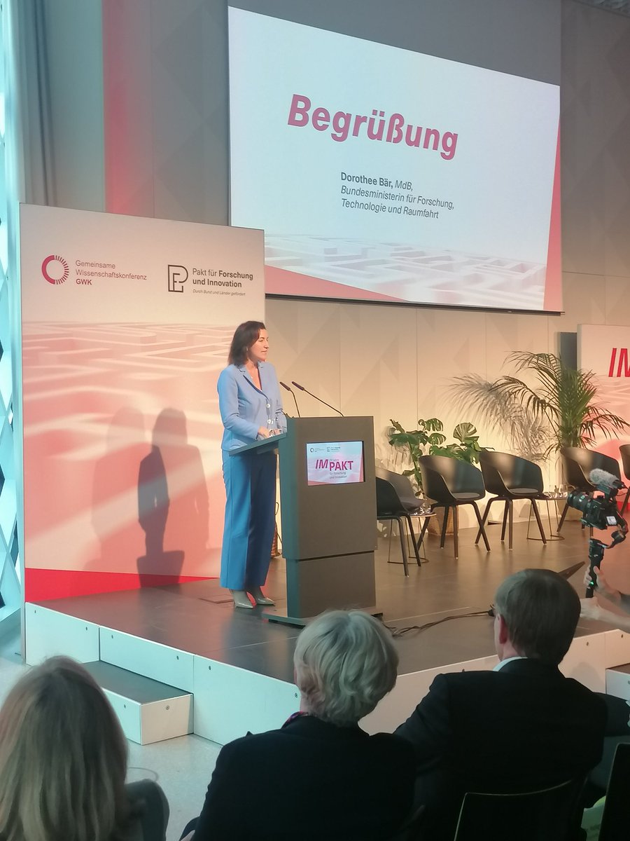 Manfred Ronzheimer (@ronzhei1) on Twitter photo #BMFTR "Man fliegt nur so weit, wie man im Kopf schon ist" - Neue Forschungsministerin <a href="/DoroBaer/">Dorothee Bär</a> bei Jubiläum 20 Jahre PFI bmbf.de/DE/Forschung/W… gestern im @Futurium #BMFTR "Man fliegt nur so weit, wie man im Kopf schon ist" - Neue Forschungsministerin <a href="/DoroBaer/">Dorothee Bär</a> bei Jubiläum 20 Jahre PFI bmbf.de/DE/Forschung/W… gestern im @Futurium