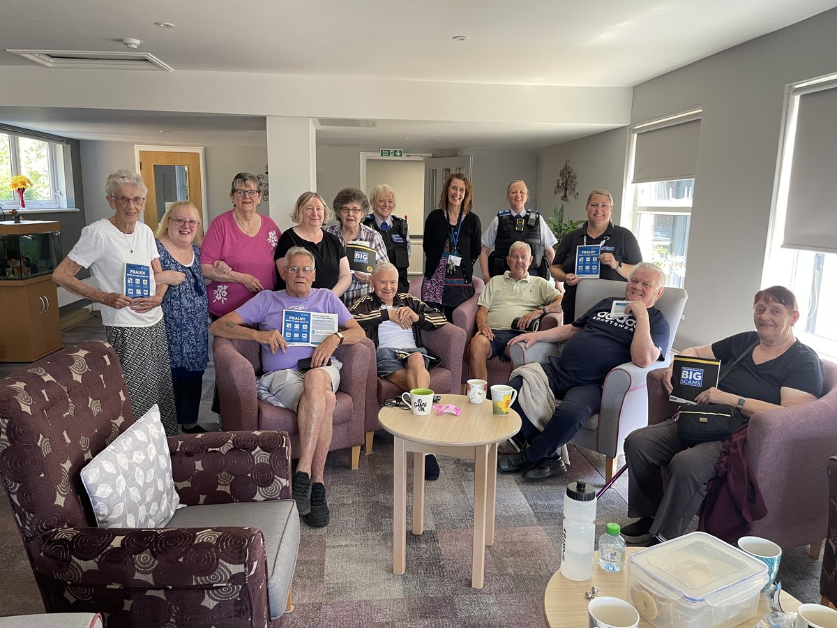 Sutton Community Liaison Officer PC CLEE visited Dorothy Pettingell House in Sutton today to speak to the residents and staff about courier fraud. The local PCSO's from the ward also attended with Big book of scams and anti-theft bells 
#CourierFraud #MPSSutton