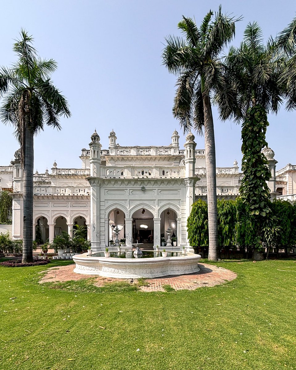 A palace. A chikankari kurta. And a food legend who needs no intro.

The next Tikki Talk is packed with stories, shayari, and a dish served to everyone from nawabs to netizens.

Shot in one of India’s most iconic cities.

Guess where we are?

Full episode drops tomorrow 🧡